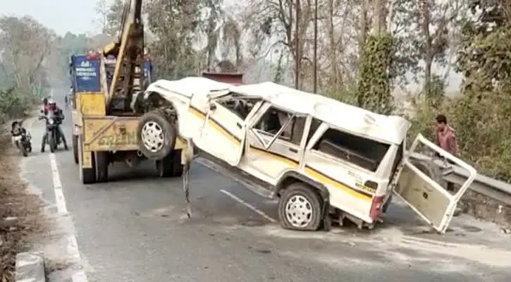 বিয়ে ফেরত গাড়ি নদীতে পড়ে নিহত ৪